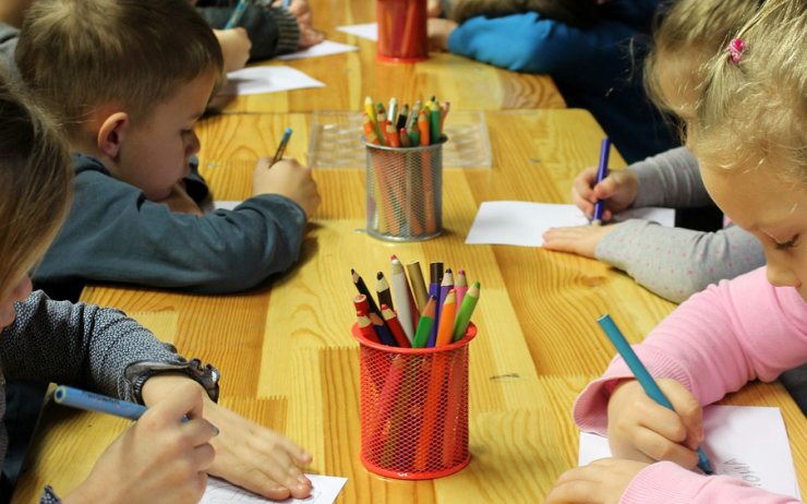 Nezbytnou péči pro děti rodičů vybraných profesí zajistí základní škola ve Školní ulici