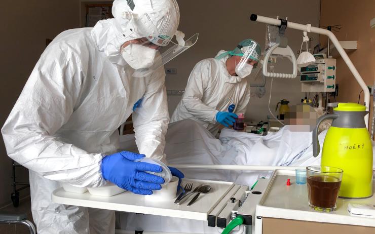 Britská mutace koronaviru je kousek za hranicemi Ústeckého kraje! V nemocnici decimuje zdravotnický personál