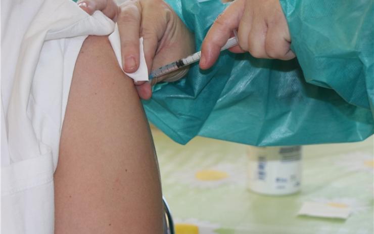 Chomutov pomáhá seniorům při registraci na očkování proti covid-19