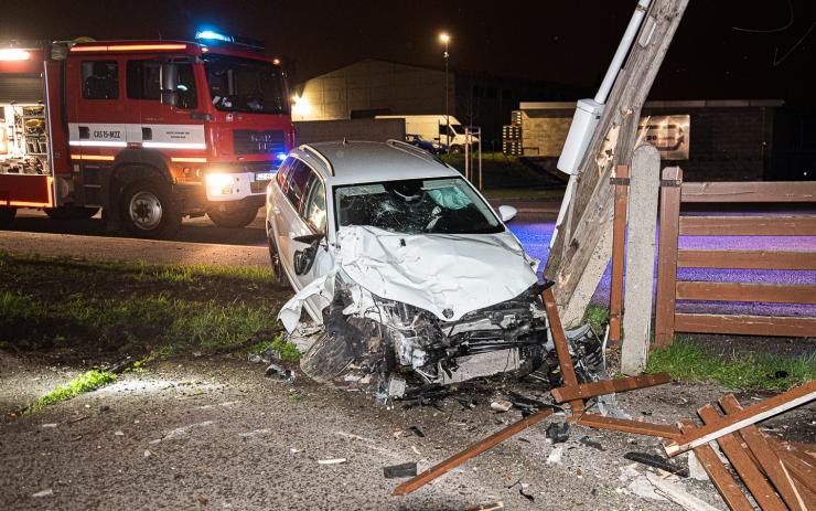 Víkend na silnicích: Dva lidé se při nehodách těžce zranili, na Lounsku policisté řešili třináct kolizí