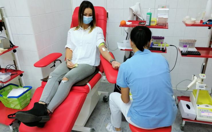 Zdravotníci v Krajské zdravotní si dnes připomínají Světový den dárců krve a stále hledají nové zájemce