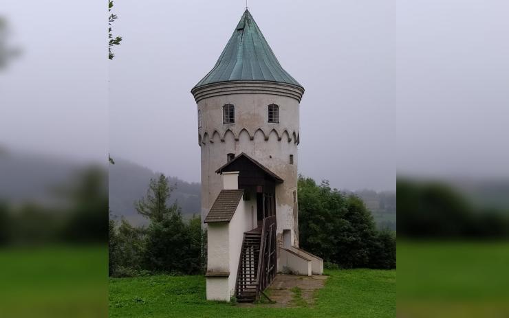 TIP NA VÝLET: Freudenstein byl zřejmě nejmladší hrad v Česku, dnes je z jeho zříceniny rozhledna Šlikovka