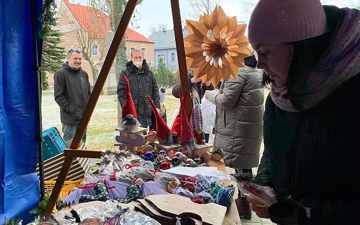 FOTO: Na Hoře Svatého Šebestiána se konal zřejmě jeden z posledních vánočních jarmarků u nás