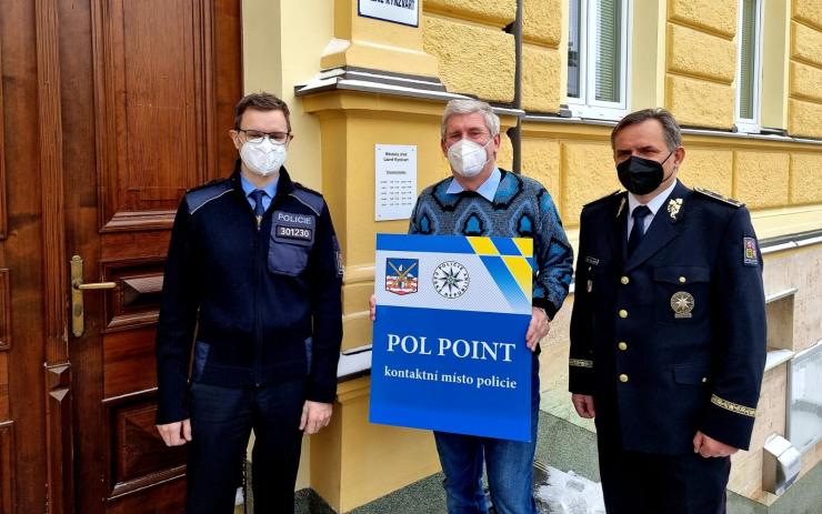 VIDEO: V Karlovarském kraji byl zřízen první POL POINT. Umožní vám lépe komunikovat s policií