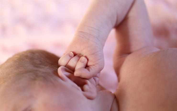 Alenka je prvním letošním miminkem v Ústeckém kraji. Narodila se hodinu a tři minuty po půlnoci