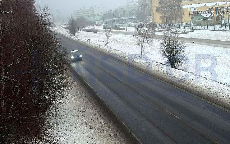 Meteorologové varují: Hrozí silná ledovka! Řidiči by měli vyrazit na silnice jen v nejnutnějších případech