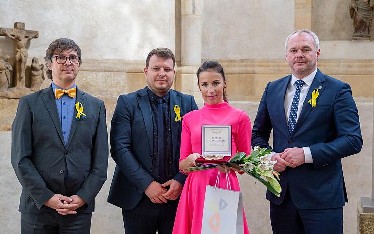 V kostele svaté Kateřiny ocenili 25 učitelů mateřinek, základních i středních škol z Chomutovska