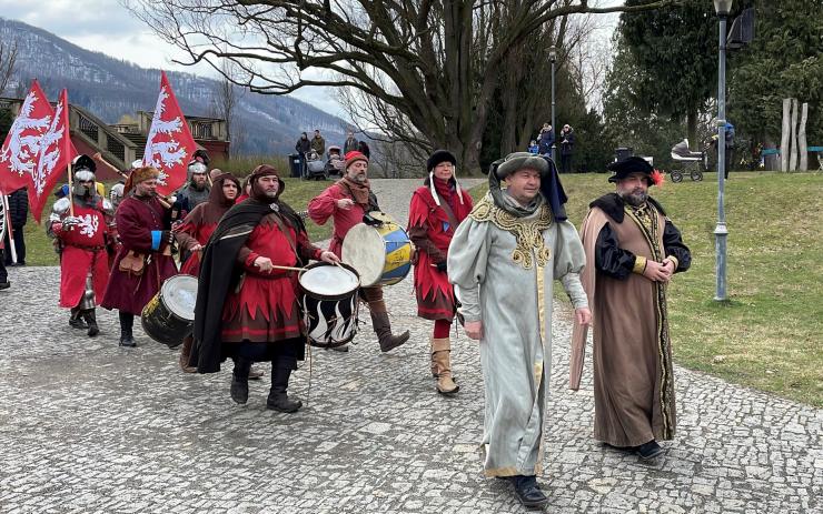 FOTO: Klášterec se vrátil do středověku. Takhle tam vypadalo letošní zahájení turistické sezóny