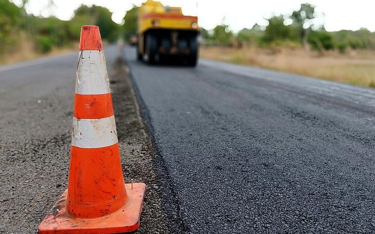 Řidiči v Jirkově pozor, některé opravy komunikací začnou dříve