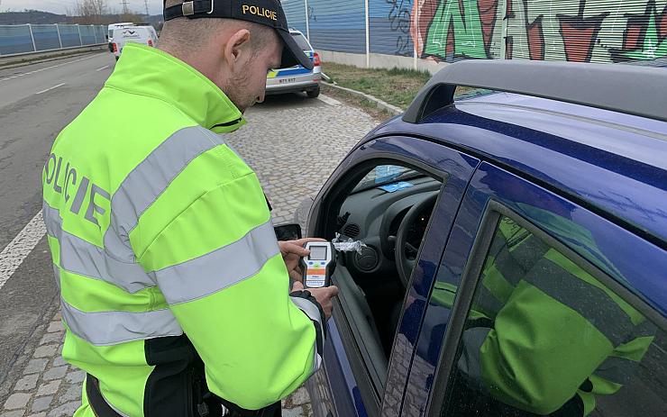 Chomutovští policisté kontrolovali, zda řidiči nejedou opilí či zfetovaní. Bez úspěchu