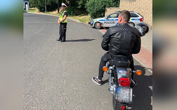 Policisté si na Chomutovsku posvítili na motorkáře. Bez problémů