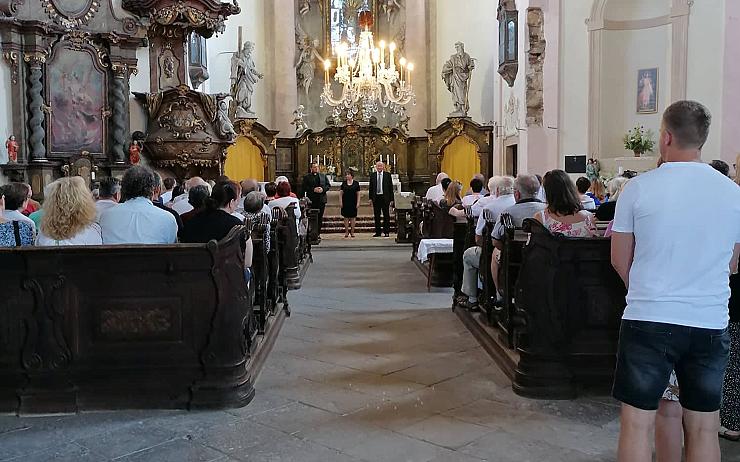 FOTO: V březenském kostele zazněly varhany. Ty prošly před nedávnem velkou opravou