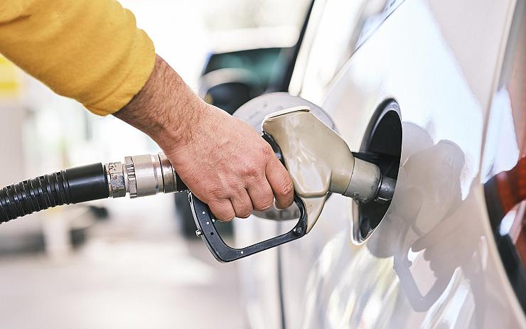 Drahé tankování? Benzín a nafta v Česku mohou zdražit až na 88 korun za litr!