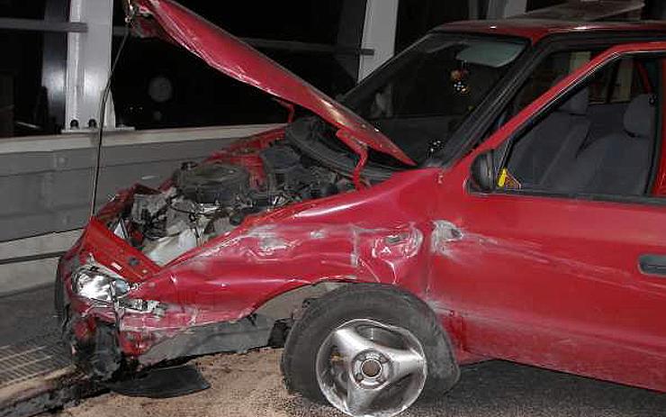 Mladá řidička jela Chomutovem opilá, auto už pak ani nedokázala ovládat