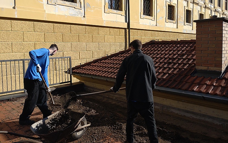 Odsouzení ze Všehrd se podílejí na zvelebování zámku Červený Hrádek