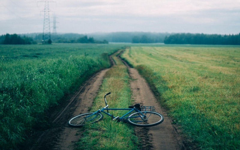 Cyklista nepřežil srážku s autem na Chomutovsku