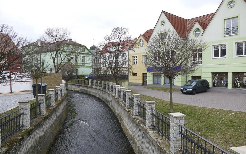 Trojice mladíků dva dny přepadala jiné chlapce v Jirkově! Kvůli pár stovkám