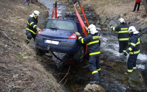 Řidič se vymlouval, že pil až po nehodě. Jeho výmluva se pod tíhou důkazů zbortila jako domeček z karet