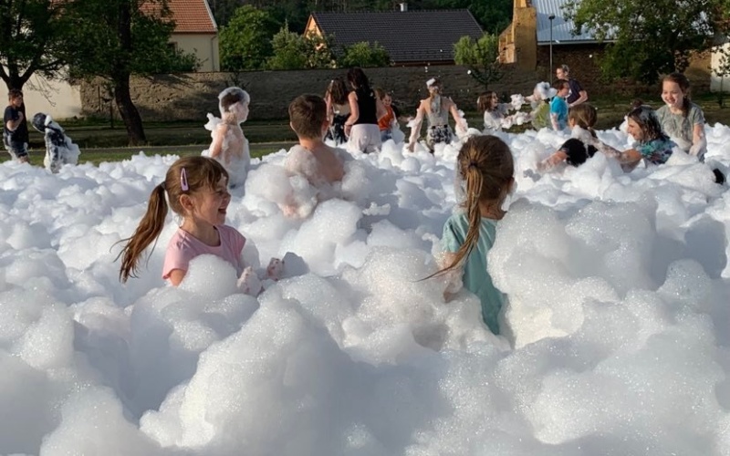 OBRAZEM: V Březně u Chomutova oslavily děti svůj den. Místní park se proměnil ve zvířátkový svět