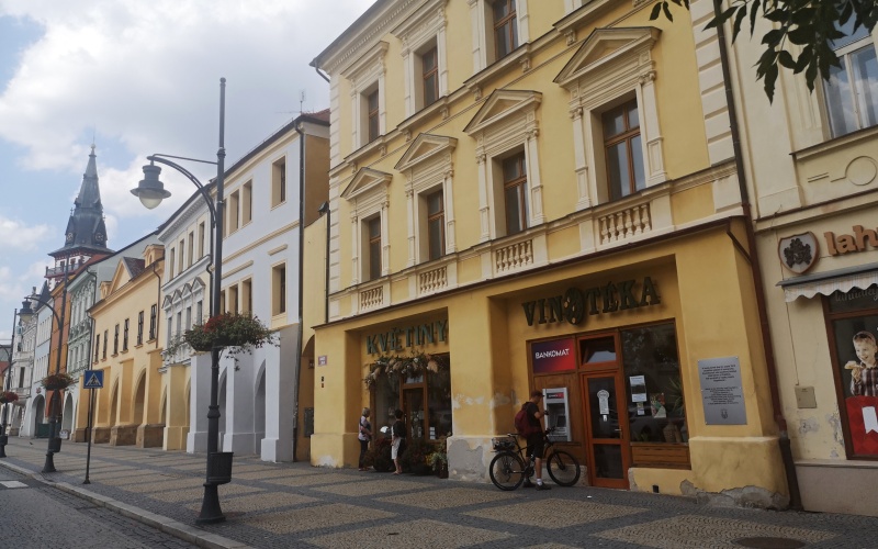 Pamětní deska upomíná na napoleonské války. Co mají společného s Chomutovem?