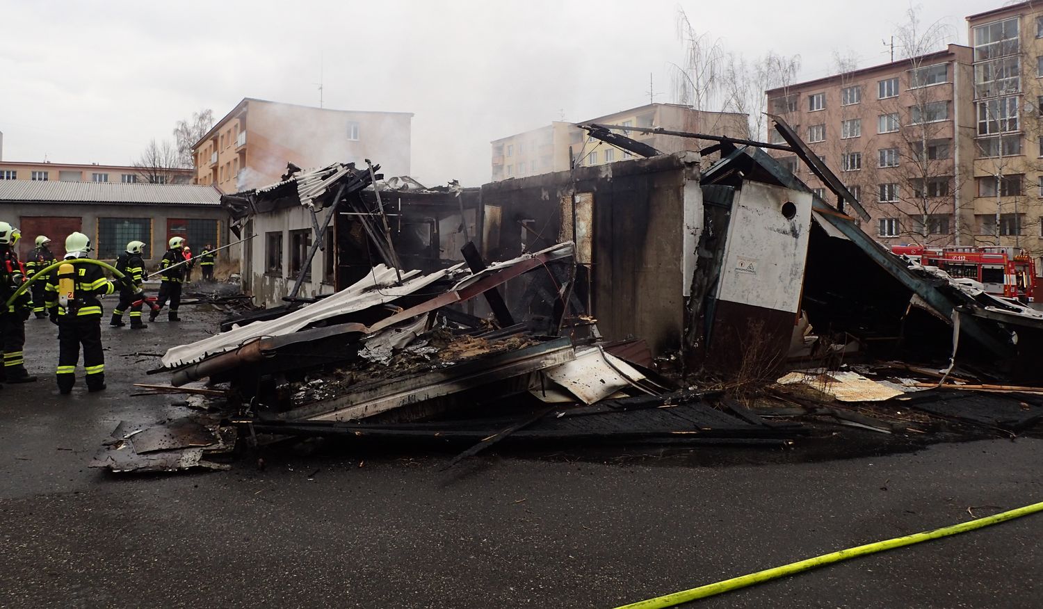 Uprostřed sídliště vyhořel opuštěný objekt bývalé restaurace