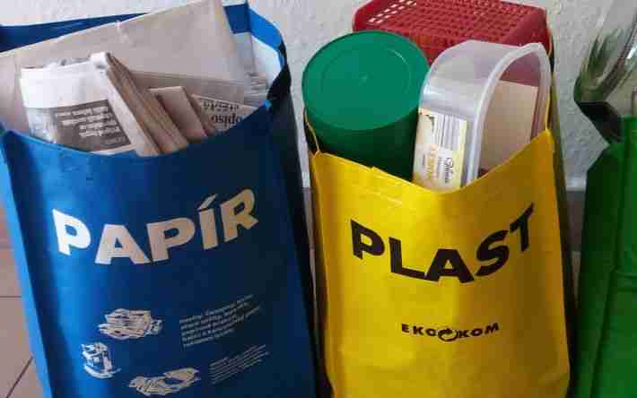 Karlovarská radnice lidem rozdá sady tašek na separaci odpadu