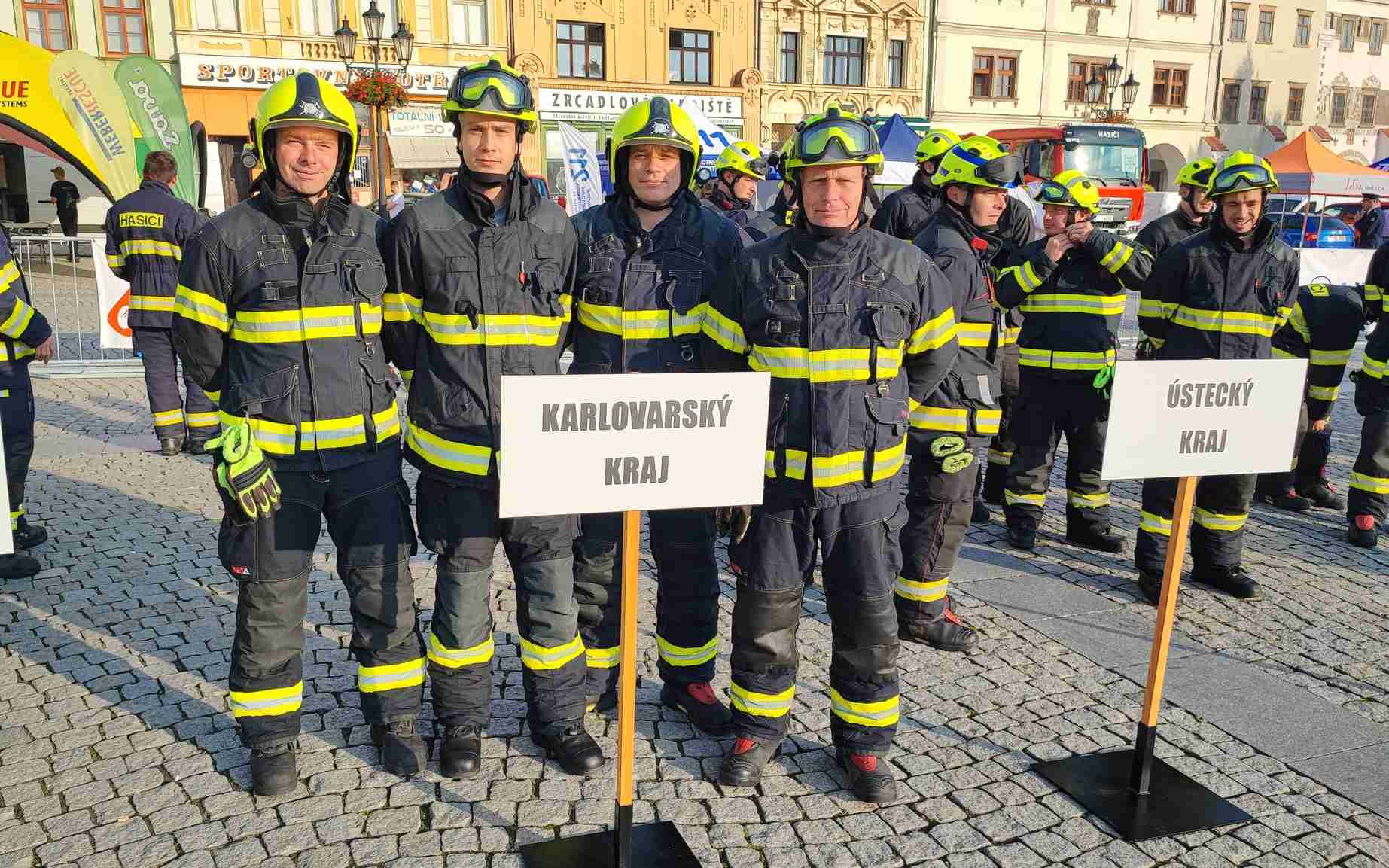 Hasiči z Karlových Varů soutěžili ve vyprošťování osob z havarovaných aut. V silné konkurenci vybojovali deváté místo 