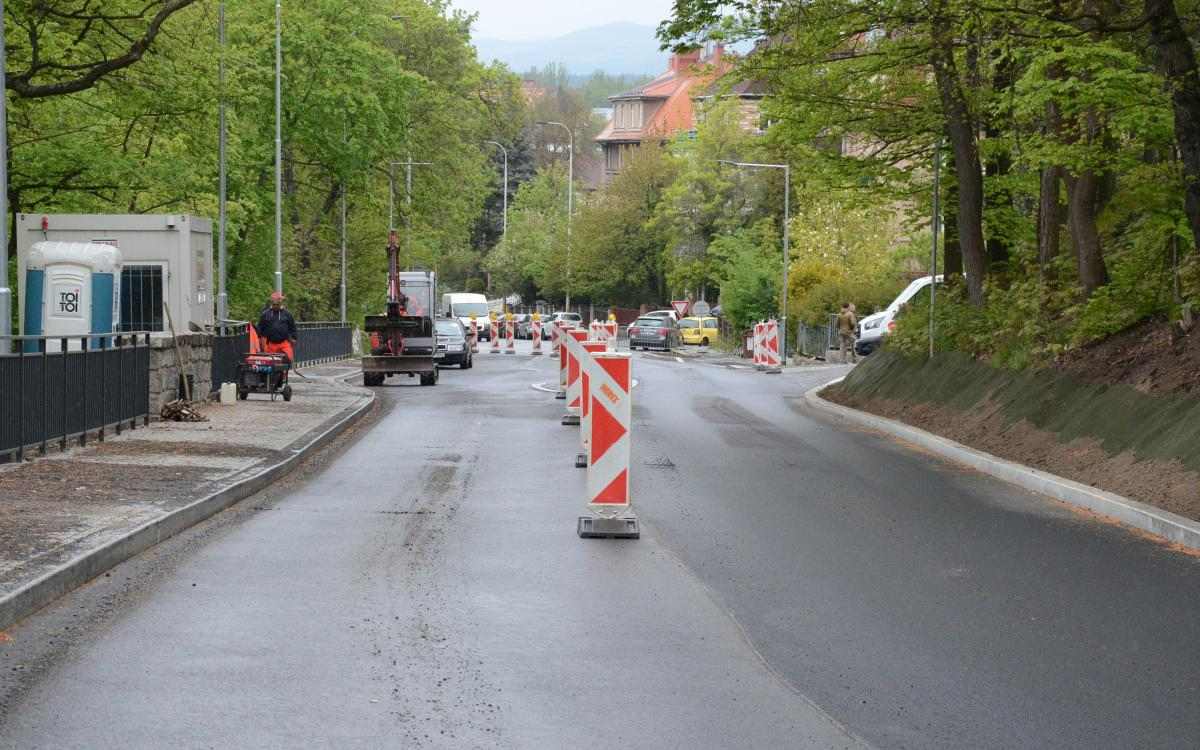 Oprava Bezručovy ulice v Karlových Varech finišuje. Kolaudace stavby by měla být do konce měsíce