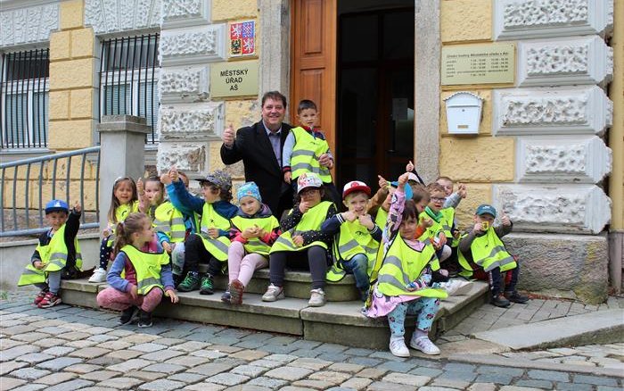 Děti z mateřské školy v Okružní ulici v Aši navštívily starostu na radnici