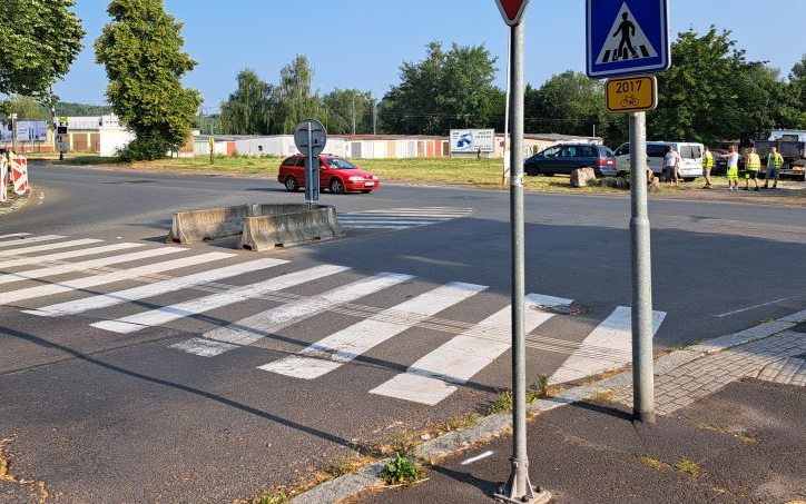 Západní, Ostrovský most a Kollárova. Dnes začnou v Karlových Varech nová dopravní omezení