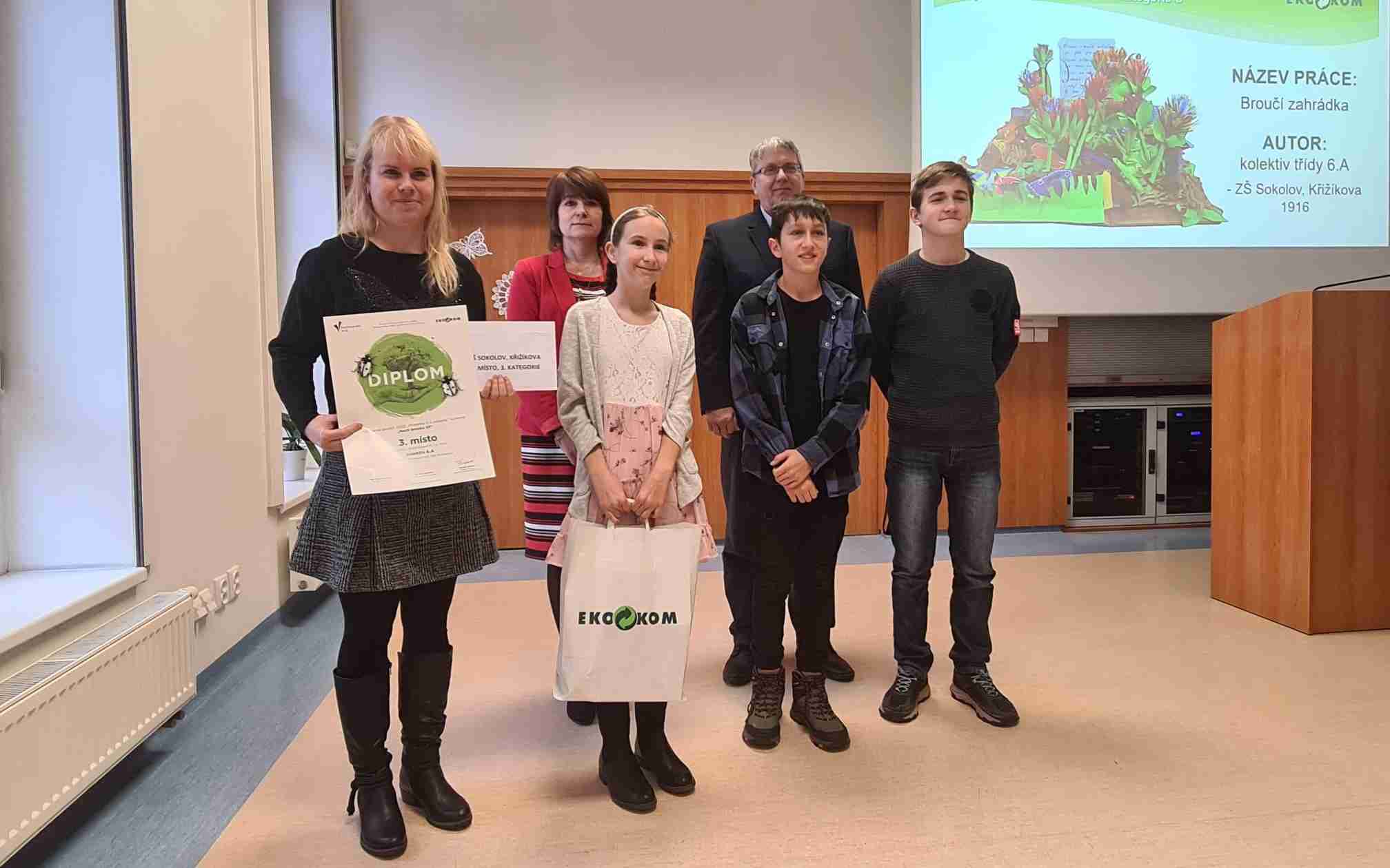 Hračky i dárkové poukazy potěšily vítěze letošního ročníku soutěže „Hrajeme si s odpady“ 