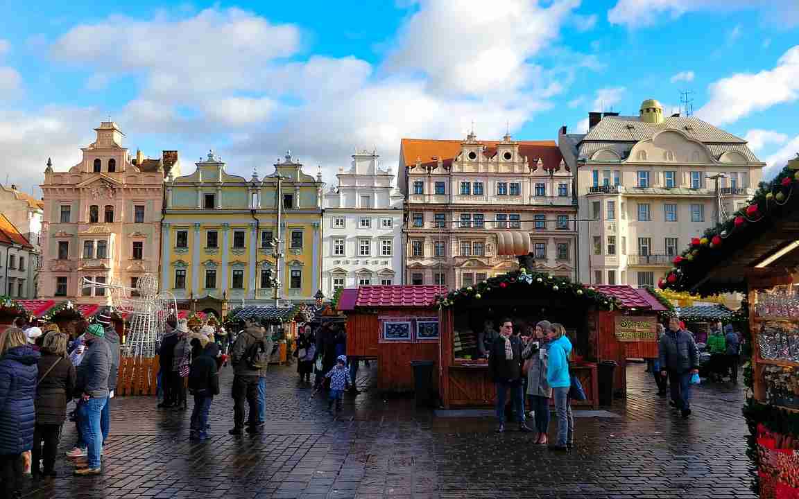 POZVÁNKA: Vánoční ozdoby, perníčky, hračky, šperky. Muzeum Cheb zve na 23. ročník muzejního adventního trhu