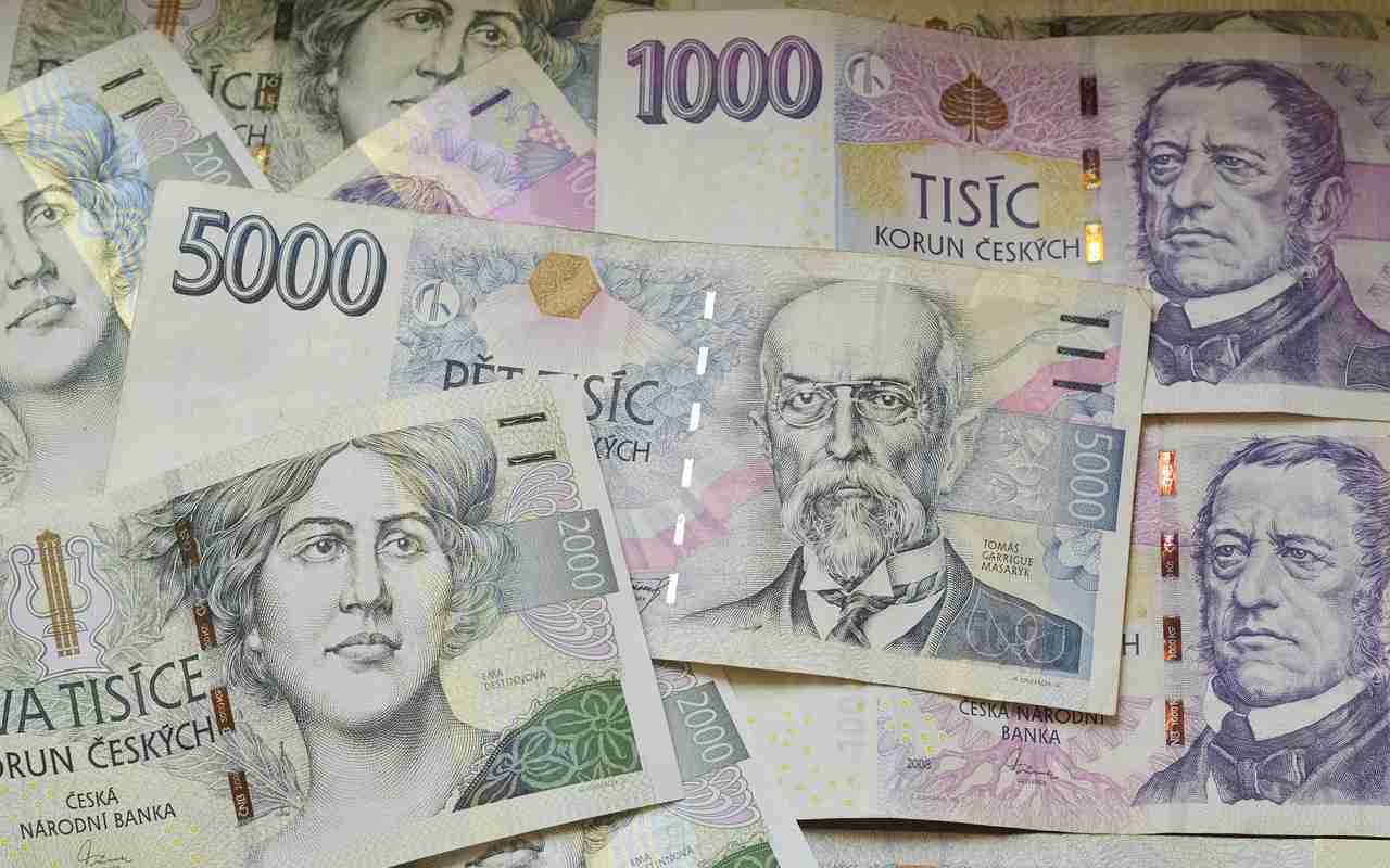 Karlovarští zastupitelé schválili rozpočet města na příští rok. Město bude investovat hlavně do komunikací, parkovacích míst a školských objektů