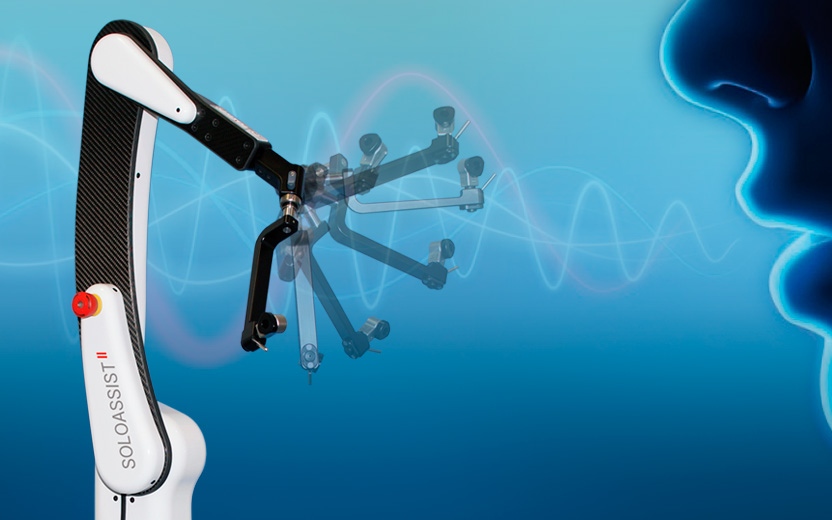 Na centrálních operačních sálech pracuje nový pomocník. Robotické rameno pomáhá při laparoskopických operacích