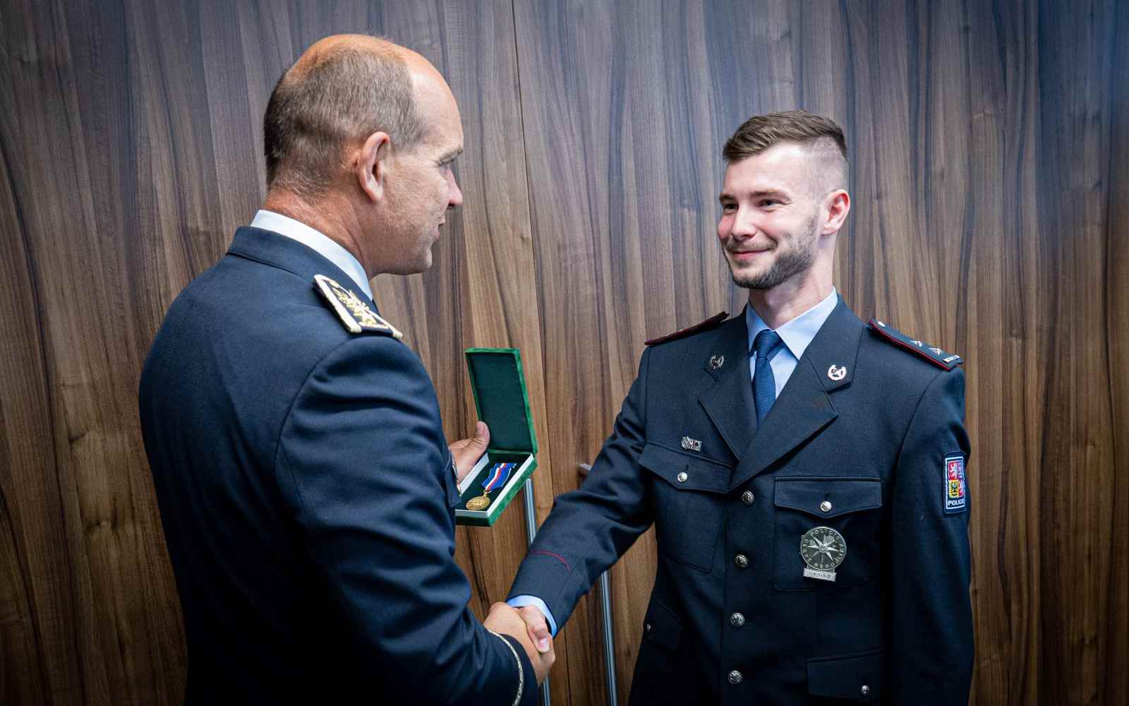 Policista převzal medaili Za statečnost z rukou policejního prezidenta