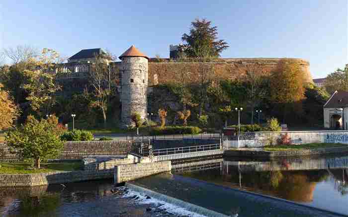 Chebský hrad je cílem turistů i návštěvníků města