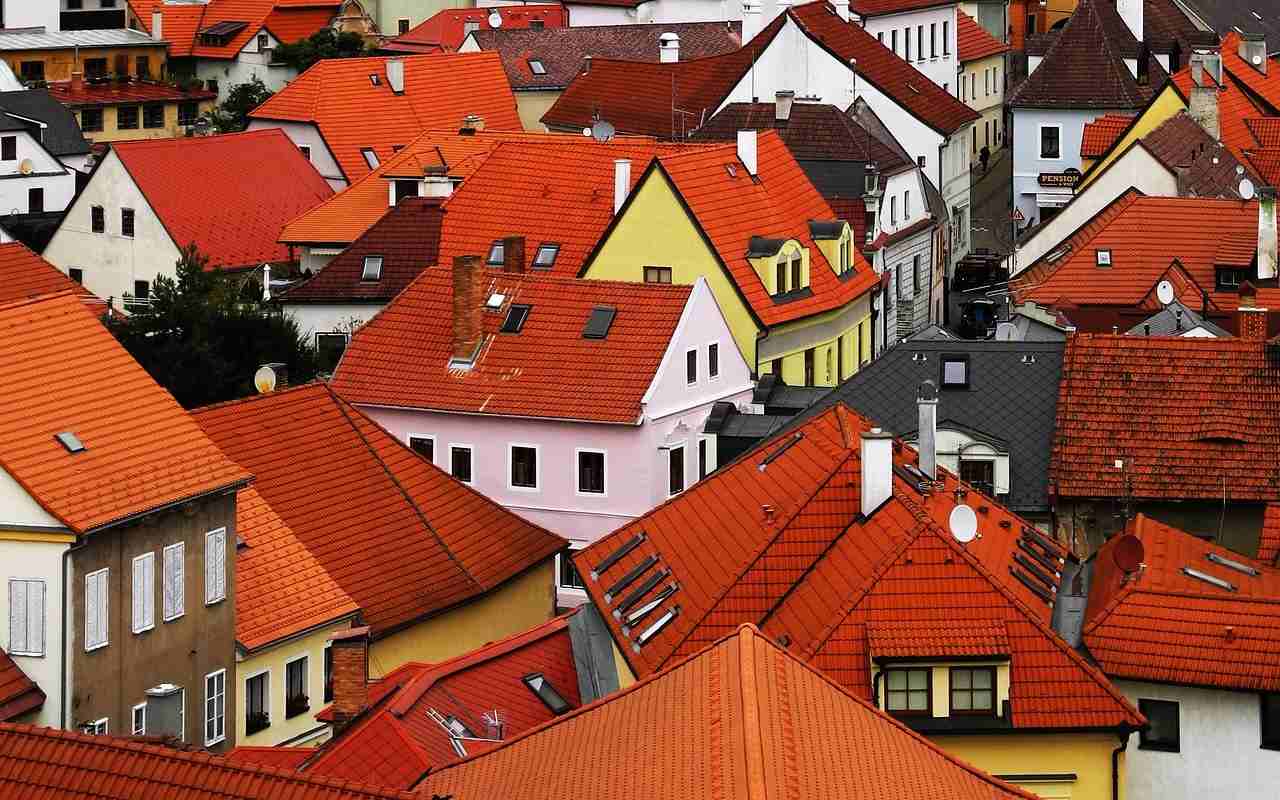 Chcete vlastní bydlení? V Česku začaly nabídkové ceny nemovitostí rychle klesat