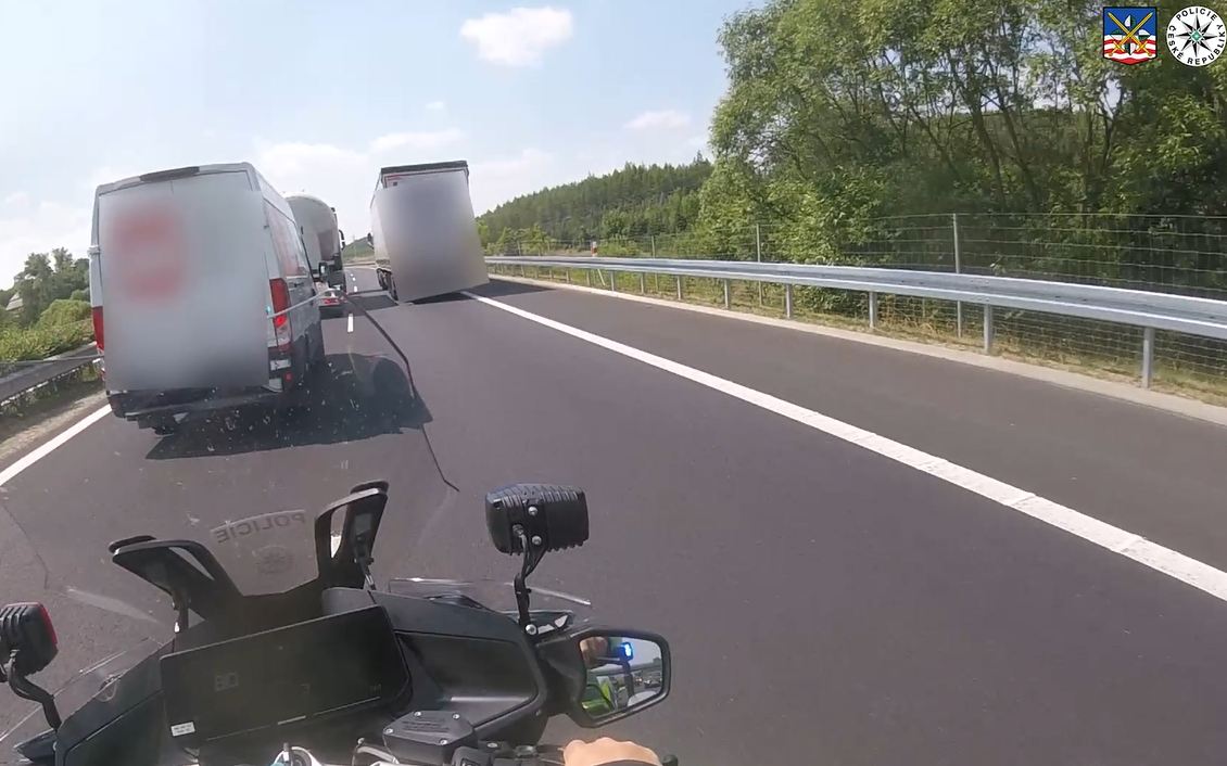 VIDEO: Policisté se zaměřili na chování řidičů nákladních vozidel. Chytili někoho? 