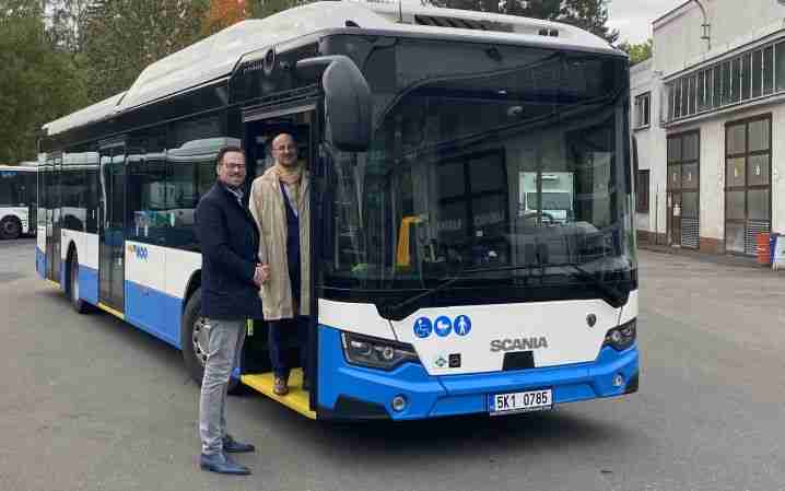 Karlovarský dopravní podnik obnovuje vozový park. Do provozu MHD se zařadí další moderní bus