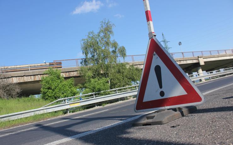Karlovarský kraj pokračuje v opravách silnic. Rekonstrukce komplikují chybějící peníze od státu