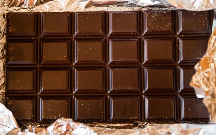 Mladík ukradl přes 40 tabulek čokolády. Hrozí mu dva roky ve vězení