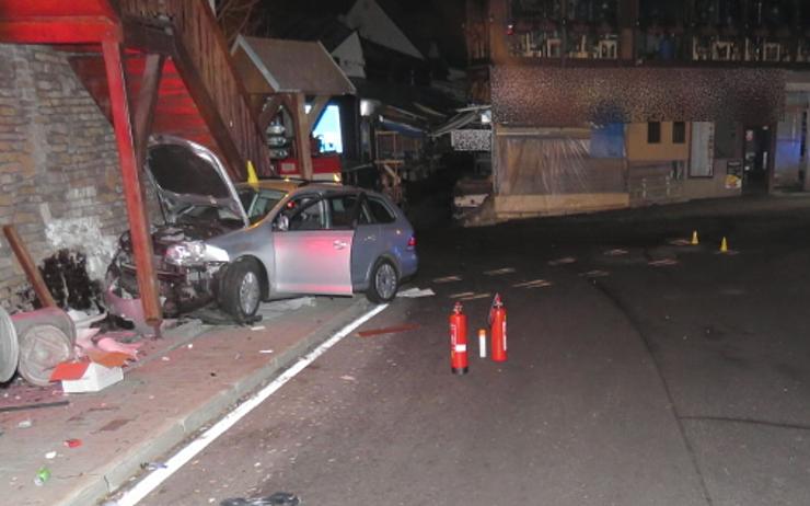 Tři řidiči pod vlivem alkoholu havarovali během prodlouženého víkendu na Karlovarsku