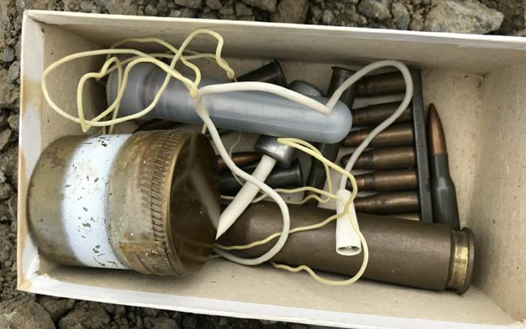 Další případ nálezu munice na Karlovarsku: Muž při práci na domě objevil krabici se střelivem