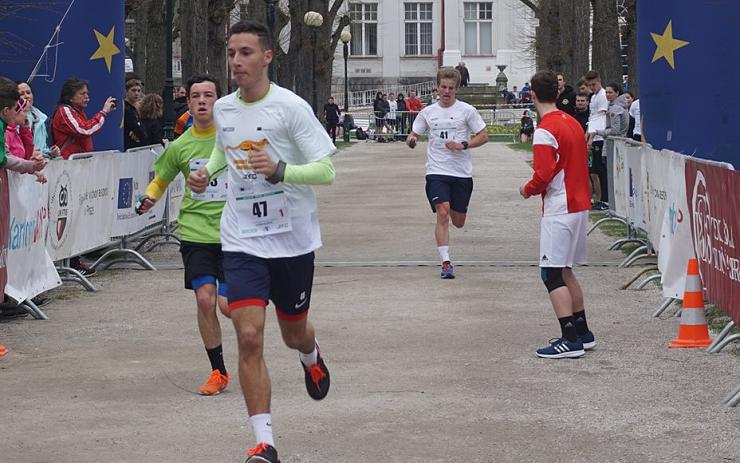 Juniorský maraton v Karlových Varech má vítěze. Jsou jím gymnazisté z Chebu