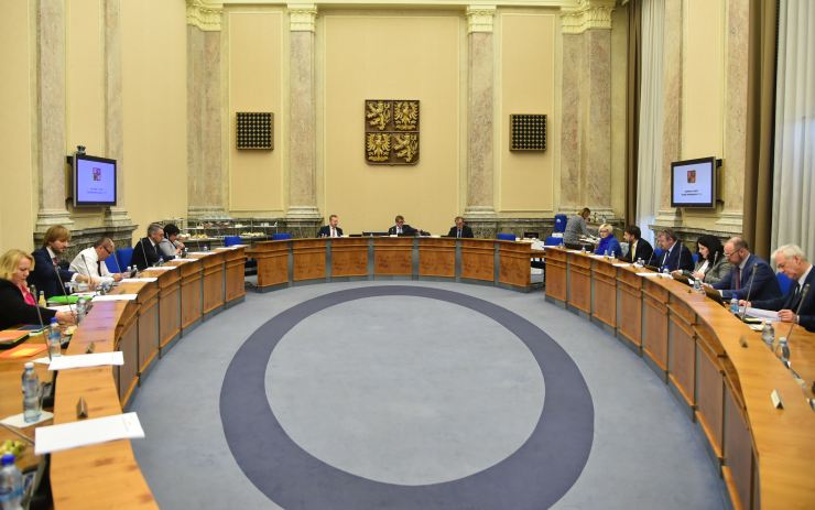 Premiér Andrej Babiš spolu s dalšími členy vlády navštíví Karlovarský kraj