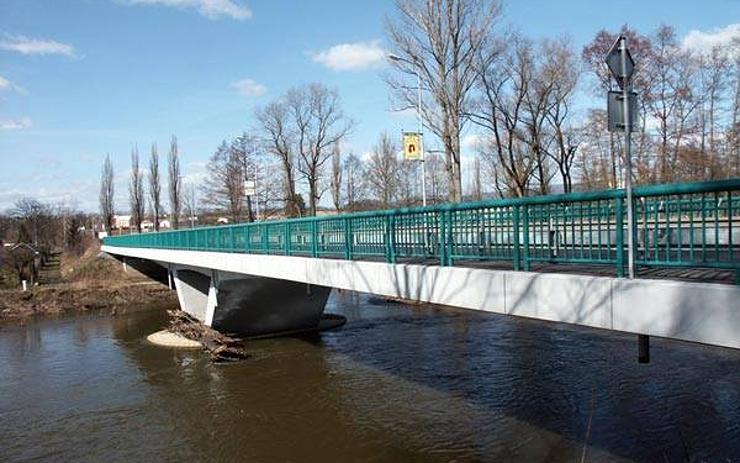 Odložená uzavírka mostu v Doubí má nový termín. Pěší budou muset na autobus