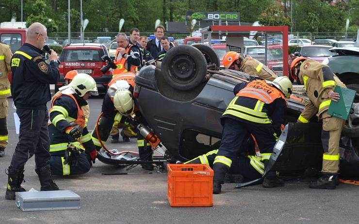 V Ostrově budou soutěžit hasiči ve vyprošťování zraněných osob