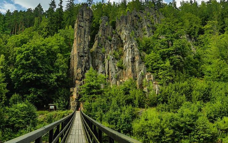 Karlovarský kraj bojuje o pozemek u Svatošských skal, místo mostu chce postavit bezpečnější lávku