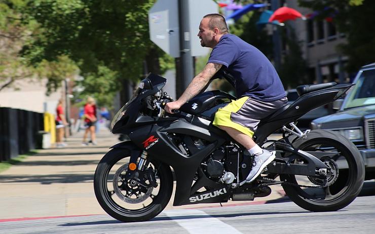 Teplé počasí láká motorkáře, přibývá i tragických nehod. Policie vydala několik preventivních rad