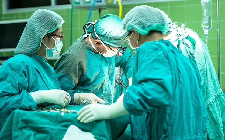 S lékaři z Ukrajiny ukončit spolupráci nehodláme, volají hejtmani. Hrozí uzavírání specializovaných oddělení